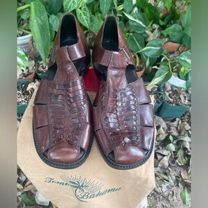 Tommy Bahama men’s dress sandals great for a dinner or Hawaiian party size 11